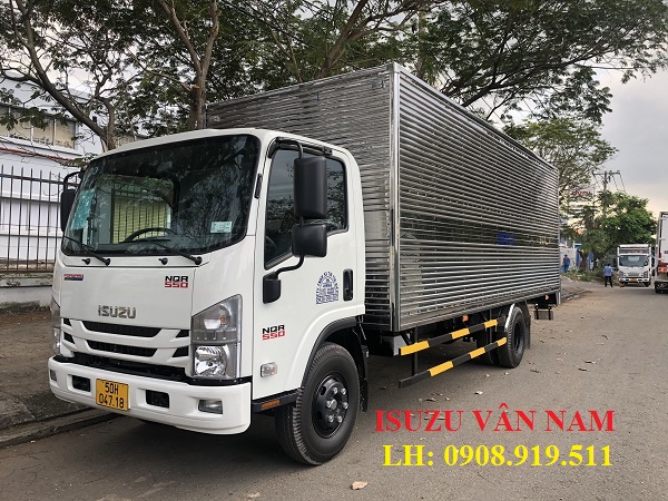 xe-tải-isuzu-nqrm-thùng-kín