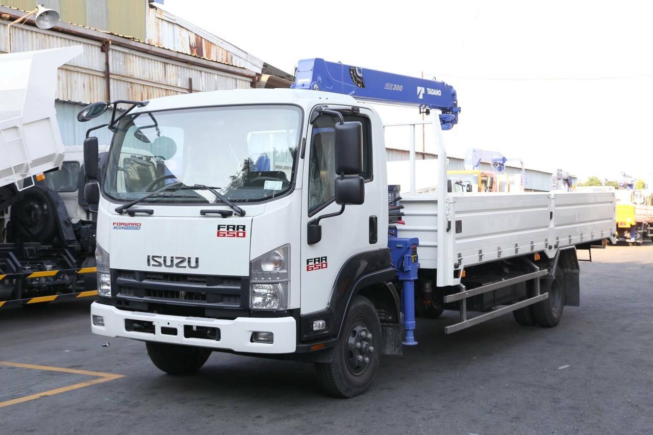 XE TẢI ISUZU FRR GẮN CẨU TADANO