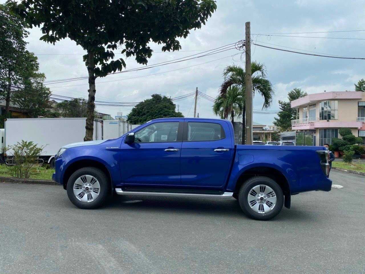 XE_BÁN_TẢI_ISUZU_DMAX_MÀU_XANH