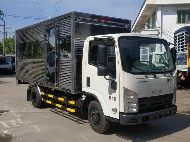 XE TẢI ISUZU 1990KG - 2790KG QKR ĐẦU VUÔNG THÙNG KÍN TIÊU CHUẨN