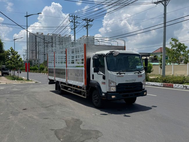 XE TẢI ISUZU FRR90NE5 EURO 5 THÙNG MUI BẠT CHIỀU CAO MỚI NHẤT