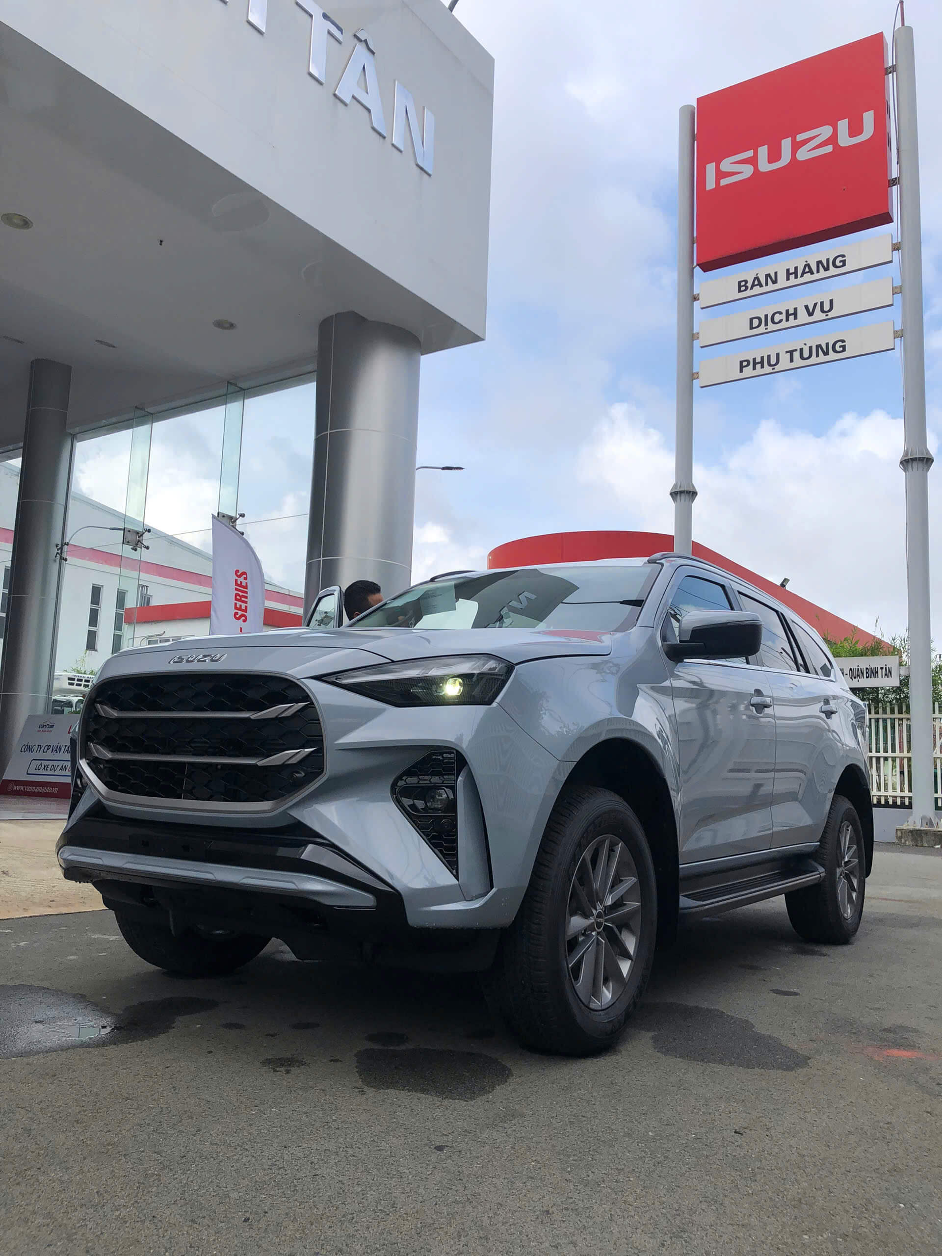 XE_ISUZU_MUX_2_CẦU_2025