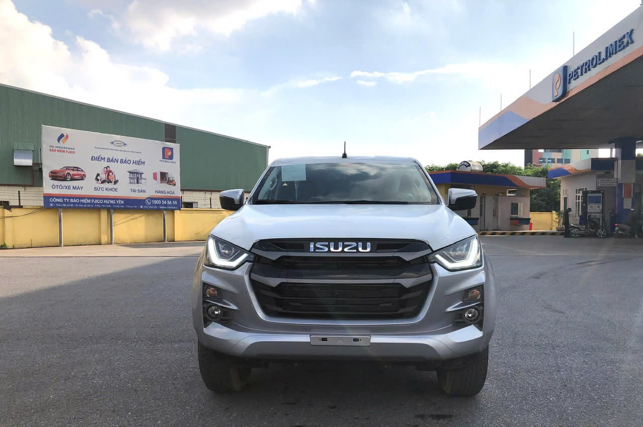 ISUZU_DMAX_CHỞ_TIỀN_PHÍA_TRƯỚC