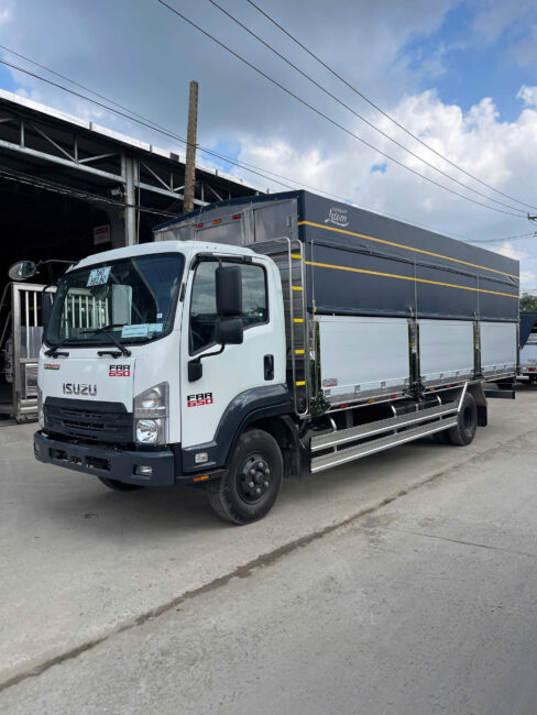 XE ISUZU FRR90NE5 THÙNG MUI BẠT BỬNG NHÔM CAO CẤP