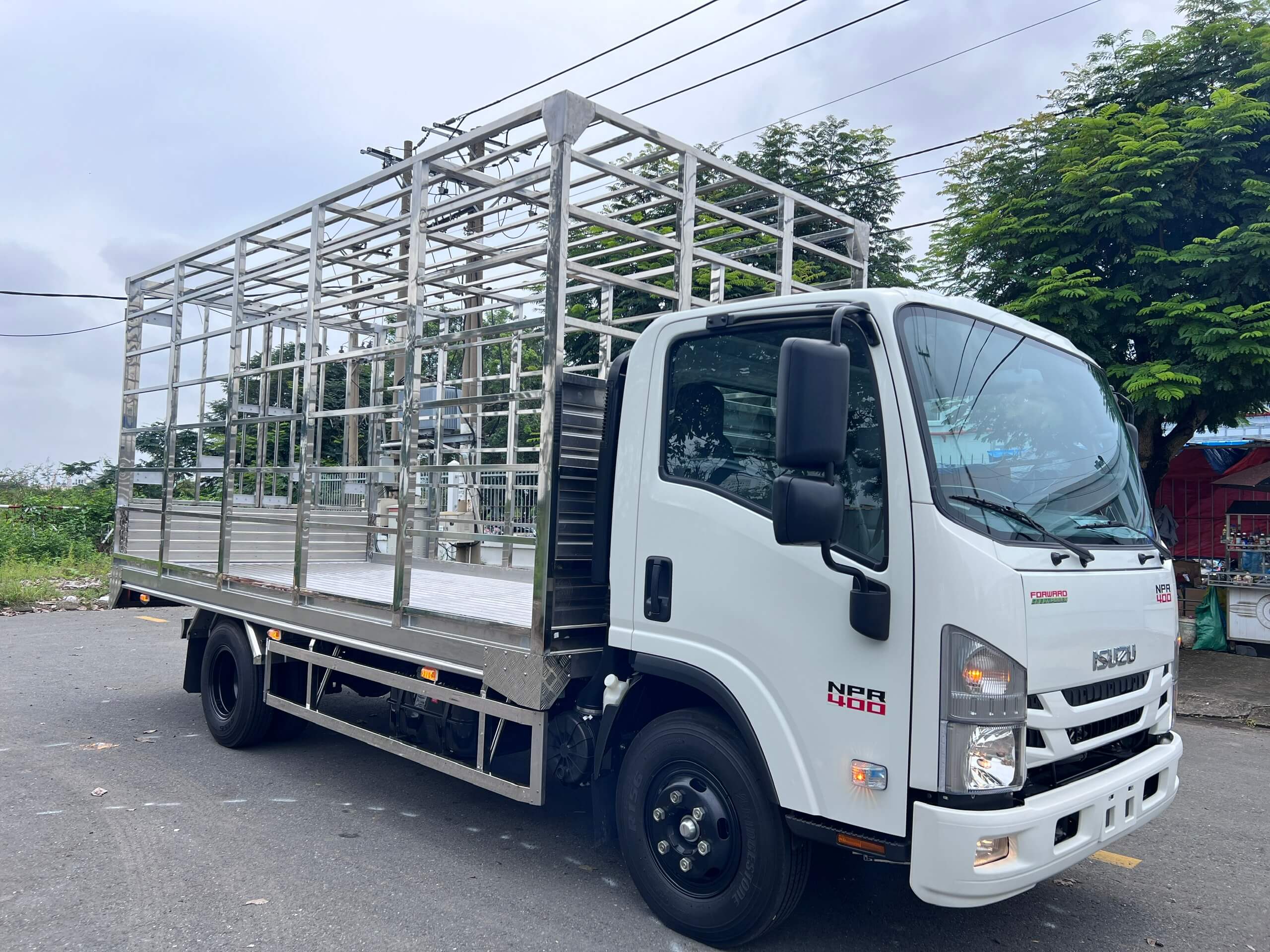 xe_isuzu_npr_chở_gia_cầm